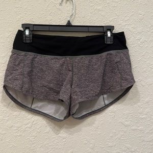 Lululemon hotty hot shorts 2.5” size 6